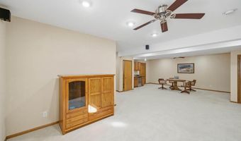 912 10th Avenue Pl, Altoona, IA 50009