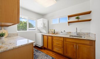 802 Pahumele Pl, Kailua, HI 96734