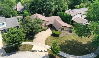 3229 N Volz Dr E, Arlington Heights, IL 60004
