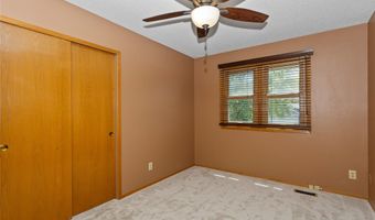 1006 SE Peterson Dr, Ankeny, IA 50021