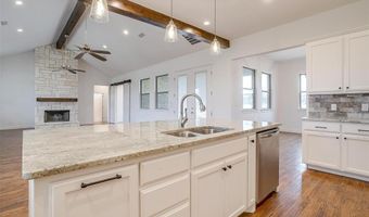 101 Consolation Dr, Millsap, TX 76066