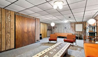 931 Perry Dr, Algonquin, IL 60102