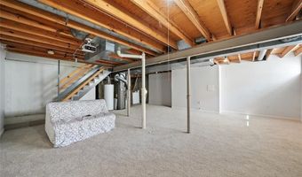 1043 Oakwood Farms Ln, Ballwin, MO 63021