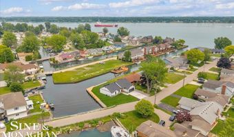 144 Channelsyde Dr, Algonac, MI 48001