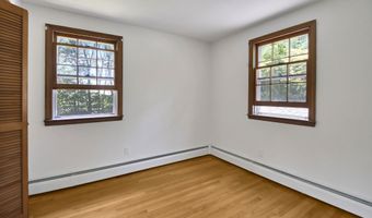3 Deerfield Dr, Clinton, CT 06413