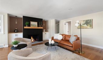 81 Redwood Dr, Cranston, RI 02920