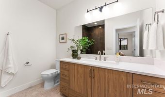 3443 N 33rd St Middle Unit, Boise, ID 83703