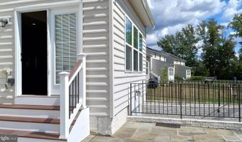 25501 EMERSON OAKS Dr, Aldie, VA 20105