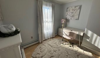 68 Park St, Belfast, ME 04915