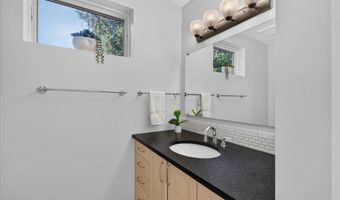 4061 Thornoaks Dr, Ann Arbor, MI 48104