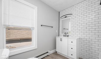 92 Spring St, Lincoln, RI 02838
