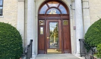 69 Park Dr 17, Boston, MA 02215