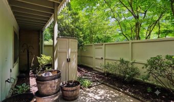 5222 POOKS HILL Rd #E-31, Bethesda, MD 20814