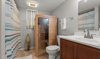 1047 Lowell Dr, Apple Valley, MN 55124