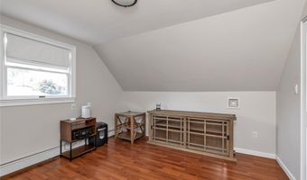 95 Falmouth Pl, Albertson, NY 11507