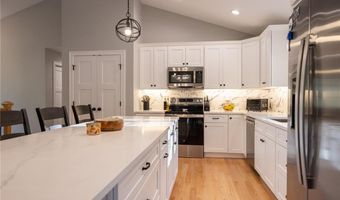 295 Hopkins Hollow Rd, Coventry, RI 02827