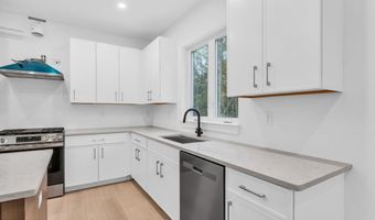 393 Southern Blvd, Bayville, NJ 08721