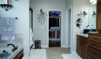 6418 N 141st St, Basehor, KS 66007