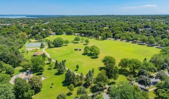 21 E Newhaven Cir, Madison, WI 53717