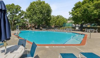 4819 28TH St S B, Arlington, VA 22206