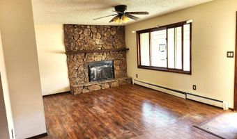 541 Shoshoni Trl, Glenrock, WY 82637