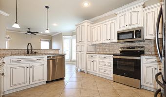 4006 Edgewater Dr, Benton, AR 72109