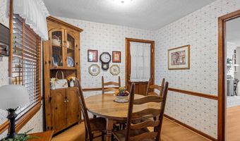 107 Forestdale Dr, Boiling Springs, SC 29316