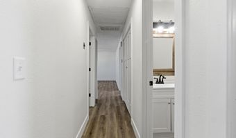 427 N Harrison Ave, Aurora, MO 65605