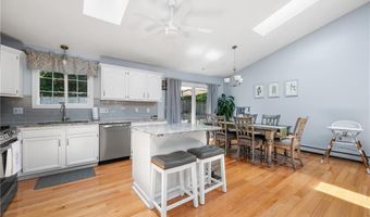 153 Grandview Ave, Lincoln, RI 02865