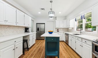 6916 PACIFIC Ln, Annandale, VA 22003