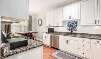 18 Lawrence Ave 18, Danbury, CT 06810