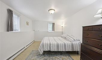 35 Old Town Trl, Narragansett, RI 02882
