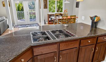 1011 Canyon Park Dr, Ashland, OR 97520