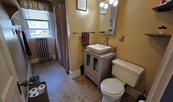 2 Green St, Barre, VT 05641