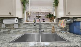 605 Comanche Trl, Altus, OK 73521