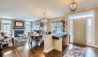 28 Crestview Ln 28, Danbury, CT 06810