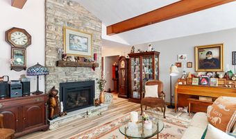 916 Hillcrest Dr, Adrian, MI 49221