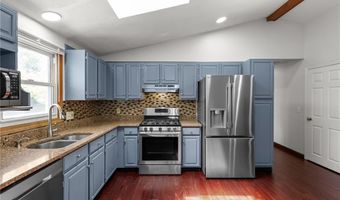 2 Dogwood Dr, Cranston, RI 02921