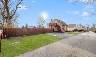 17 Padelford Ave, East Providence, RI 02915