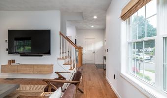 243 Simmonsville Ave, Johnston, RI 02919