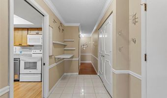 916 Claytonbrook Dr 1, Ballwin, MO 63011