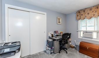 10 Pembroke Dr, Johnston, RI 02919