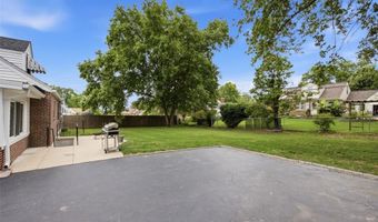 9860 Berwick Dr, Affton, MO 63123