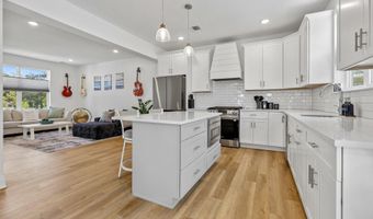 1 Melinda Ct, Bayville, NJ 08721