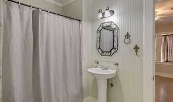 404 Loraine St, Abbeville, LA 70510