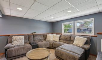 277 Sunset Ln, Antioch, IL 60002