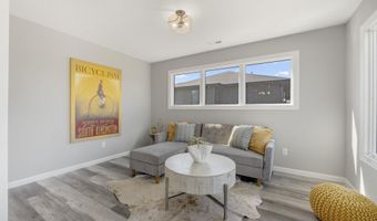 5165 Greyson Heights Dr, Auburn, IN 46706