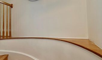 5713 19TH St N, Arlington, VA 22205