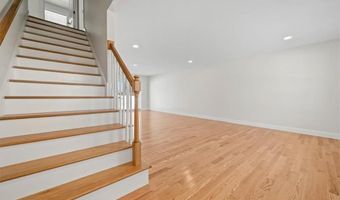 7 Betsey Williams Dr, Warwick, RI 02889