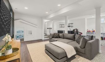 903 N Vail Ave, Arlington Heights, IL 60004